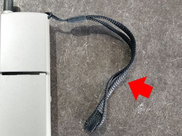 携帯電話(ガラケー)買取の注意点/ストラップは取り外してください。大阪ヒラノヤ