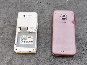 携帯電話(古いガラケー)の廃棄品・スクラップ買取の注意点/バッテリー有りと無しで買取価格が異なります。｜大阪・堺市のヒラノヤ