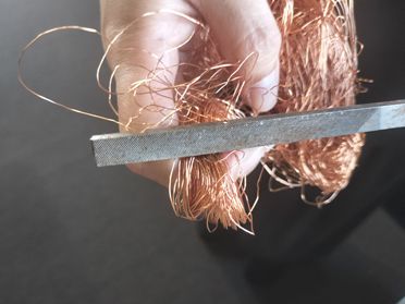 込銅(2号銅)スクラップ買取の例/クリア塗装をされている細銅線