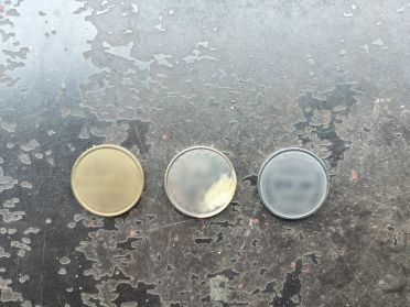 真鍮メダルスクラップ買取例/真鍮メダルとメッキの真鍮メダルとSUS304のメダル