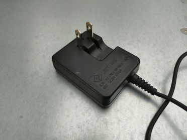 一昔前のガラケーに多いACアダプタースクラップの例